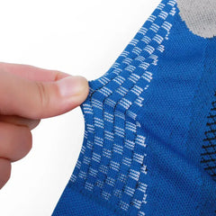 Détail du tissu élastique des chaussettes de compression sport assurant confort et ajustement optimal