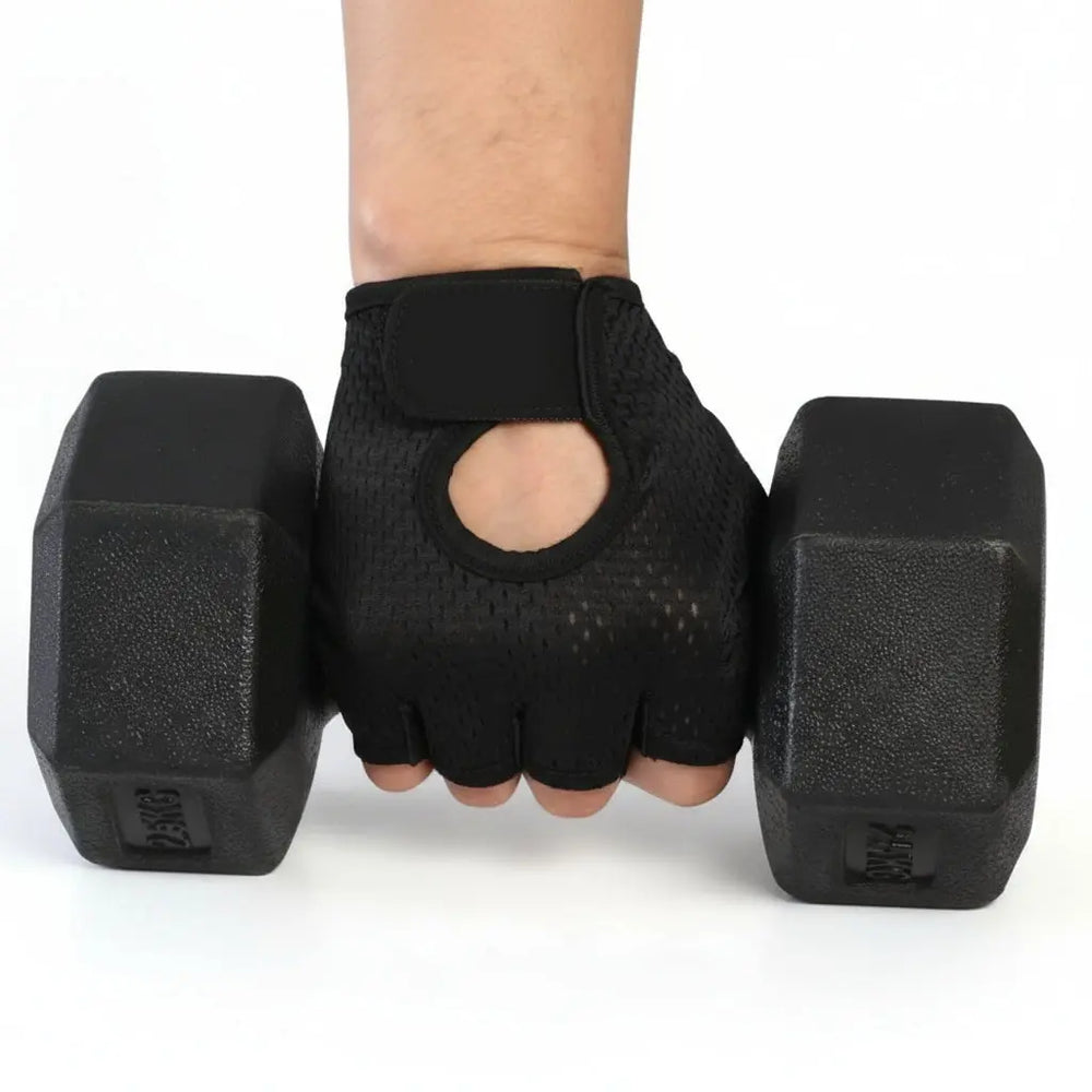 Gants de sport antidérapants utilisés avec des haltères pour améliorer la prise et la sécurité pendant l’entraînement